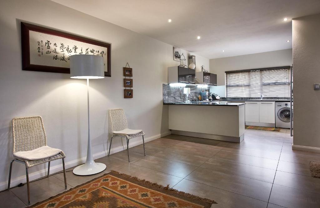 Dynasty Forest Sandown Serviced Apartments & Self Catering Hotel - Apartamento Con Balcón