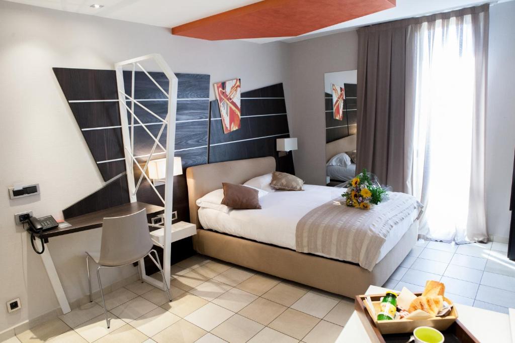 a bedroom with a bed with a desk and a ladder at Hotel Villa d'Elsa in Juan-les-Pins