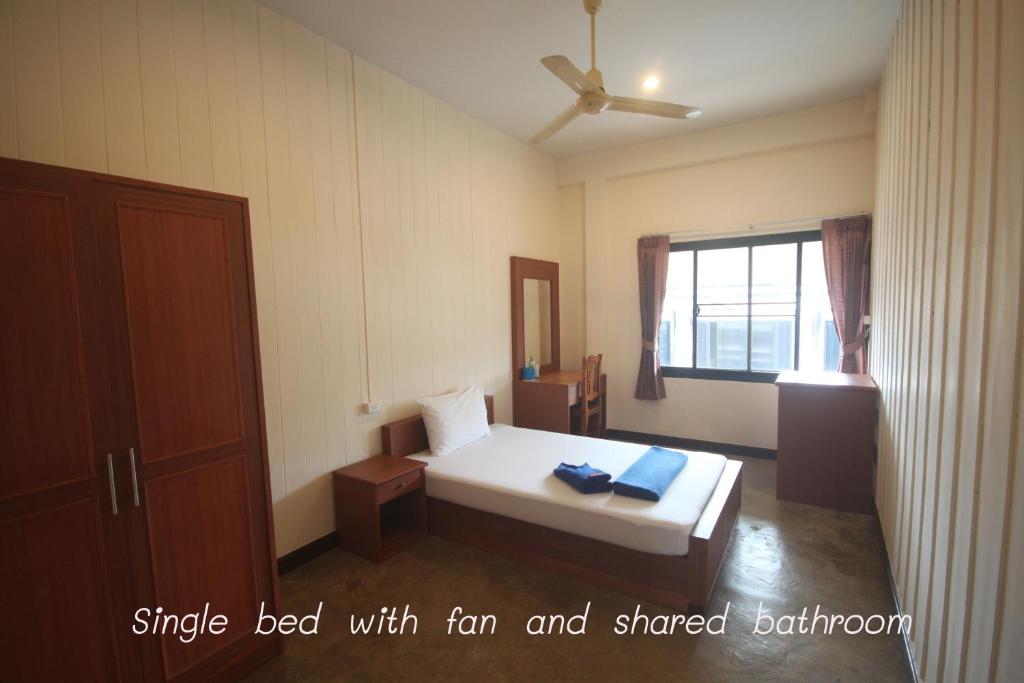 Myplace@Surat Hotel - 带风扇和共用浴室的单人间