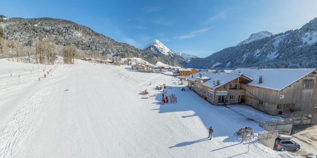 ショペルナウにあるSchrannenhofの雪上スキー場の空中ビュー