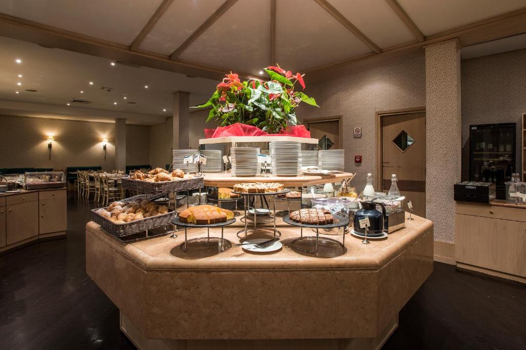 FlyOn Hotel & Conference Center - Resim 16