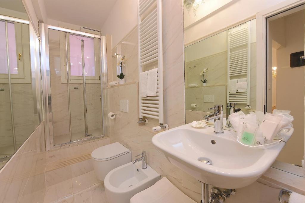 Un baño de Antico Mercato