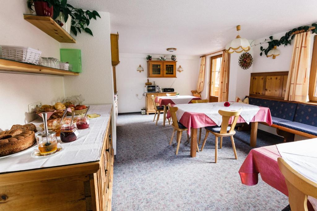 Kuchyň nebo kuchyňský kout v ubytování Gaestehaus Berger