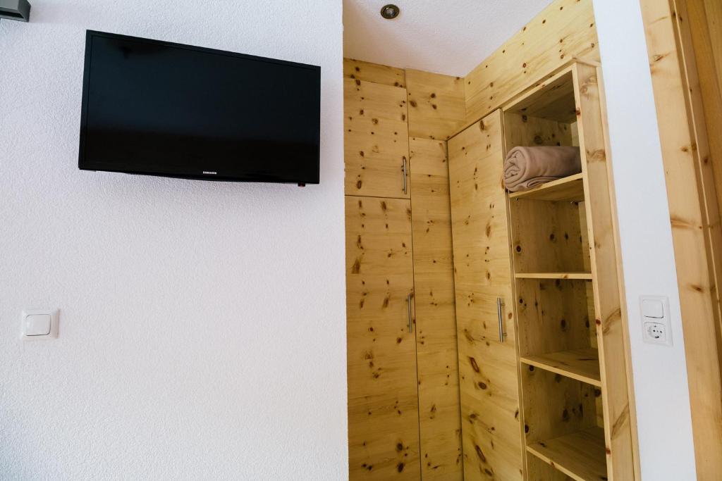 TV a/nebo společenská místnost v ubytování Gaestehaus Berger