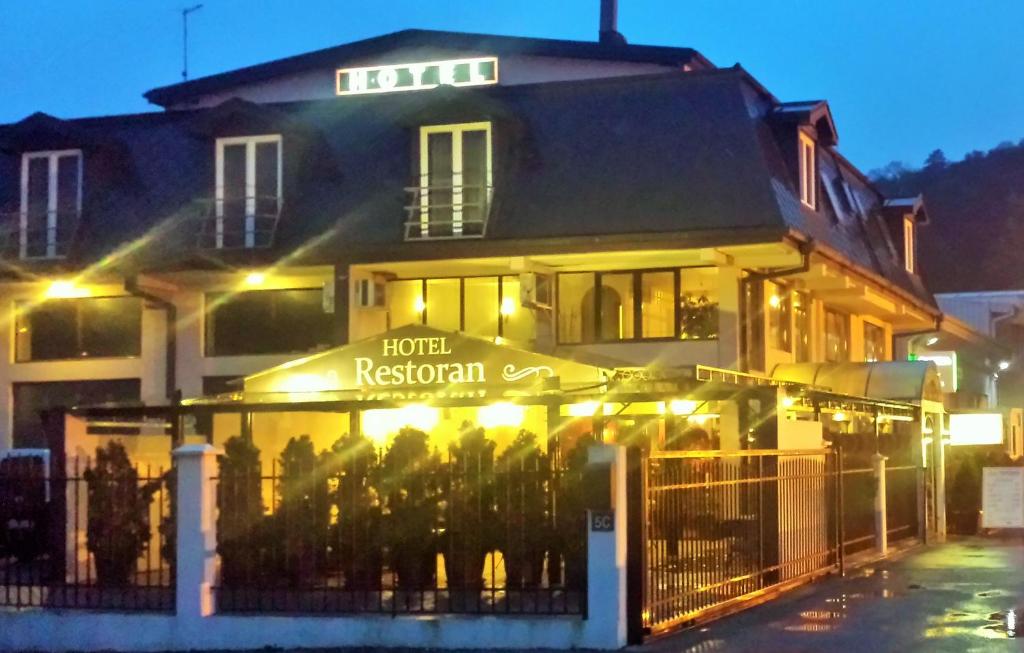 Budova, kde se hotel nachází