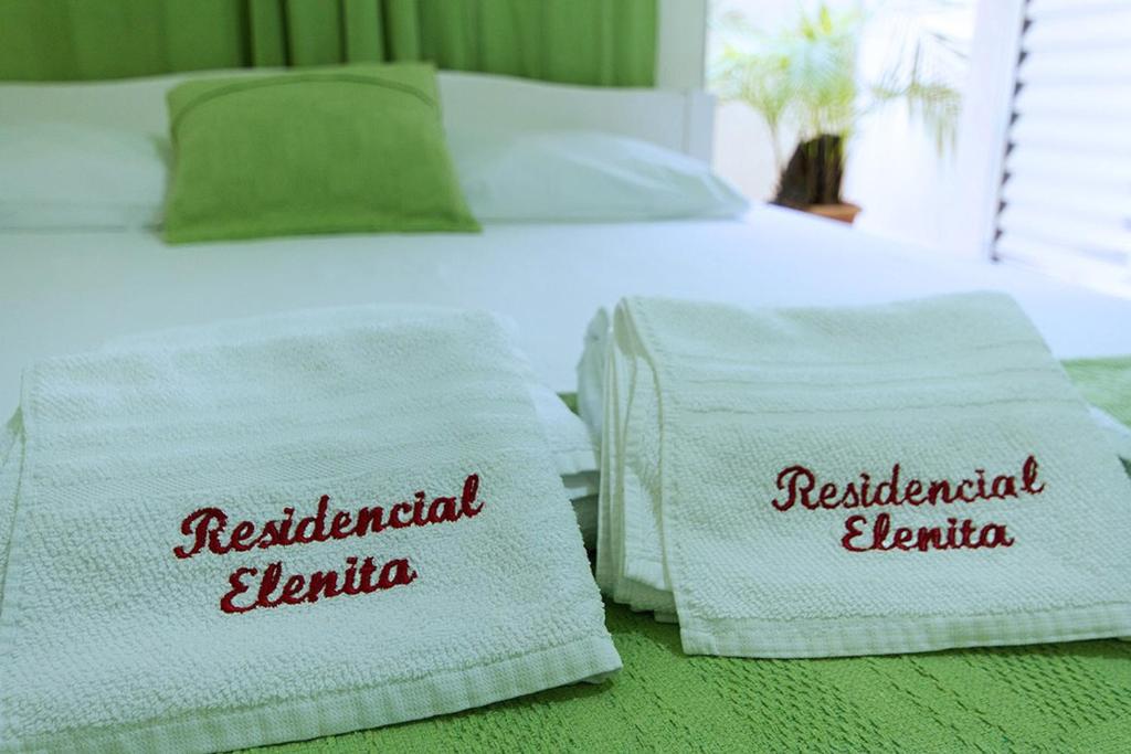 Una cama o camas en una habitación de Residencial Elenita