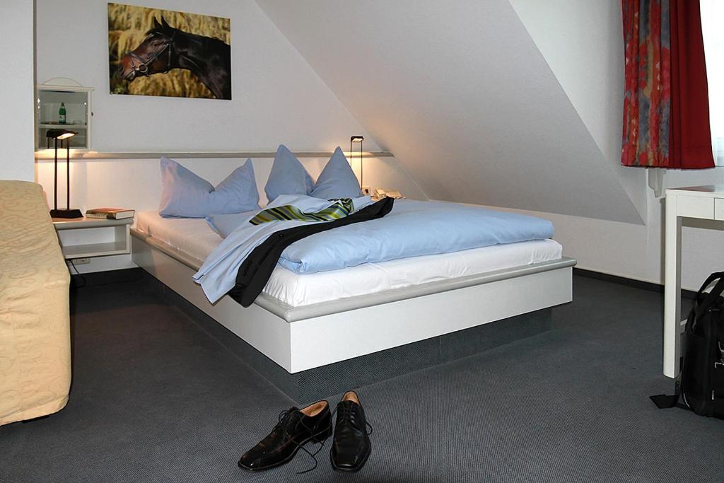 Кровать или кровати в номере Hotel Niederrhein