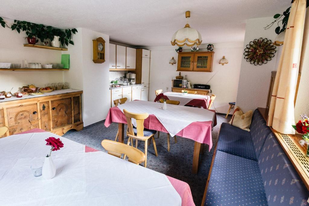 Postel nebo postele na pokoji v ubytování Gaestehaus Berger