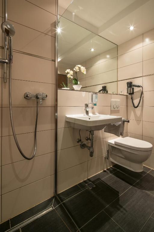 Koupelna v ubytování Hotel am Krone Park