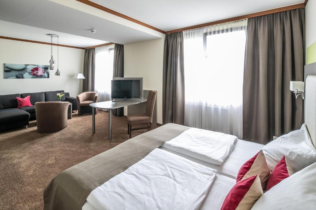 Postel nebo postele na pokoji v ubytování Hotel am Krone Park