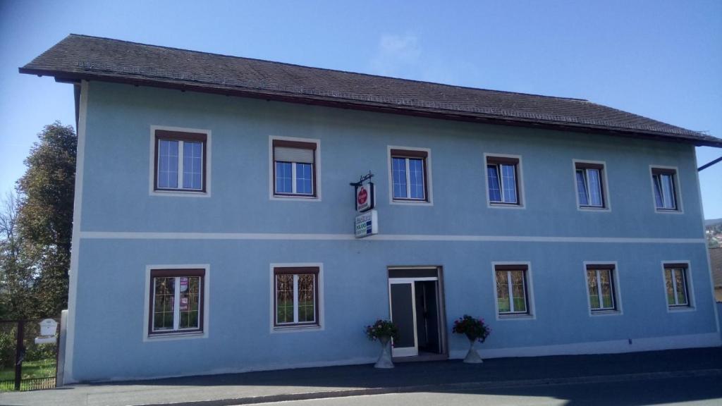 Budova, kde se penzion – hostinec nachází