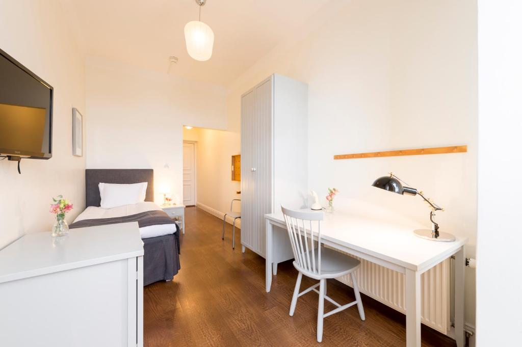 Postel nebo postele na pokoji v ubytování 1909 Sigtuna Stads Hotell