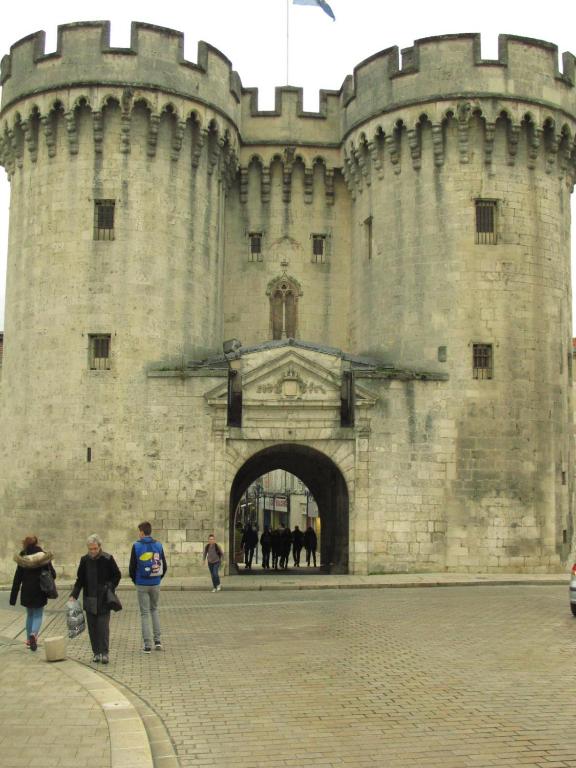 a castle with people walking in front of it at Les Victoriennes in Verdun-sur-Meuse