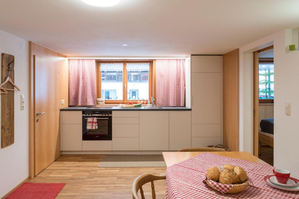Kuchyň nebo kuchyňský kout v ubytování Appartements Christine