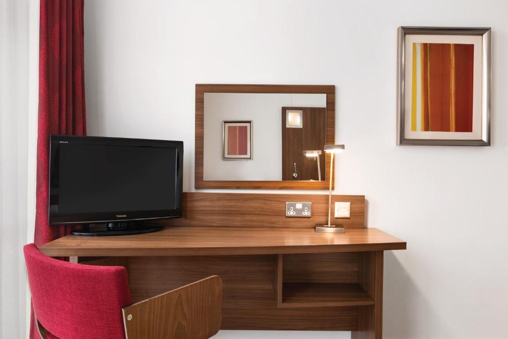 Ramada Encore Leicester City Centre - Family Room With A Double Bed And A Sofa Bed - Non-Smoking
