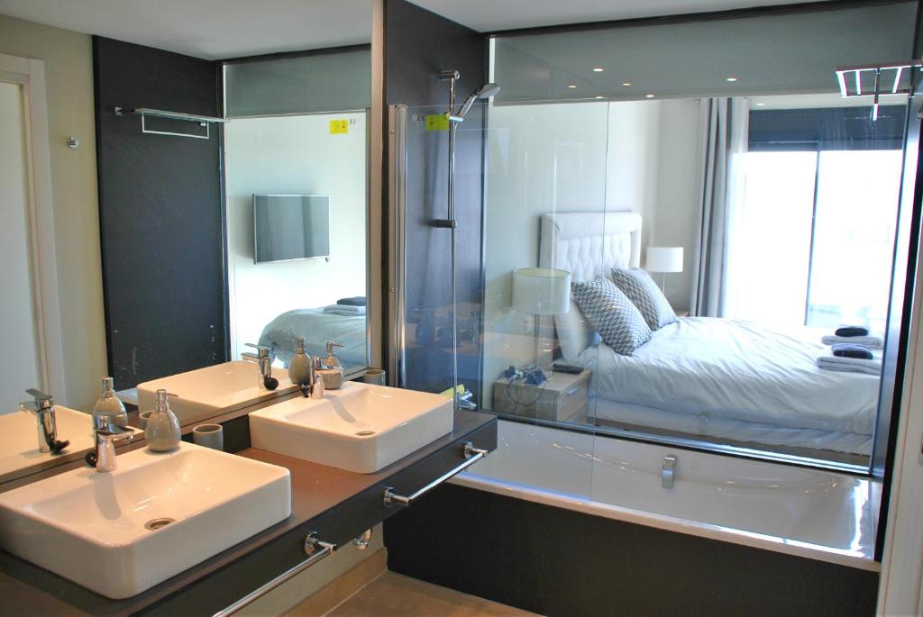 Modern Apartment With Views To Gibraltar (Spanje Estepona ...