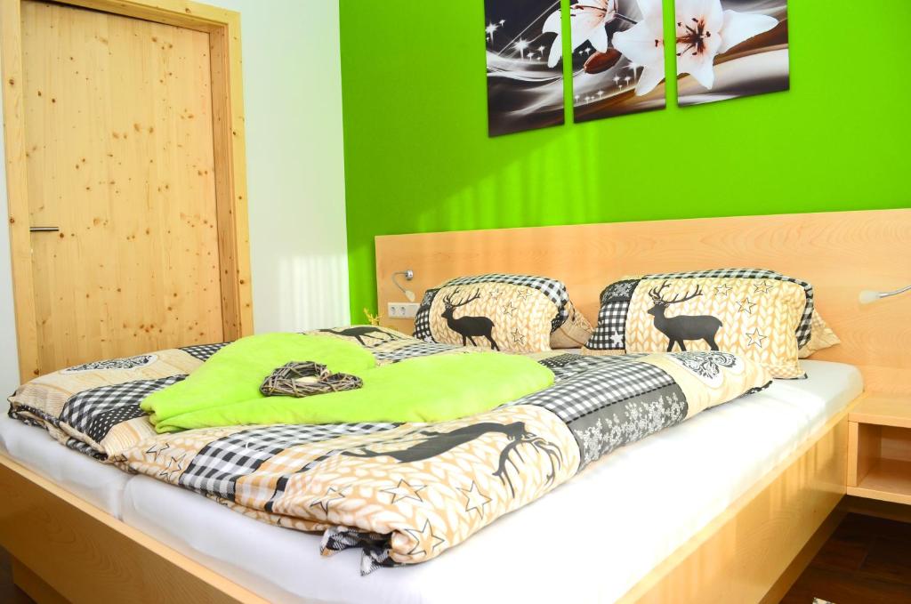 Postel nebo postele na pokoji v ubytování Denggnhof