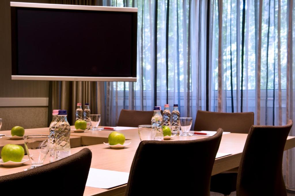 TV a/nebo společenská místnost v ubytování Mamaison Hotel Andrassy Budapest