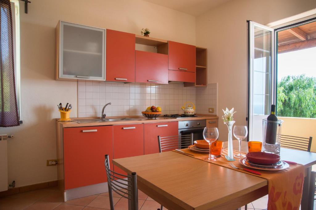 Villa Pietra Verde - Apartment With Balcony