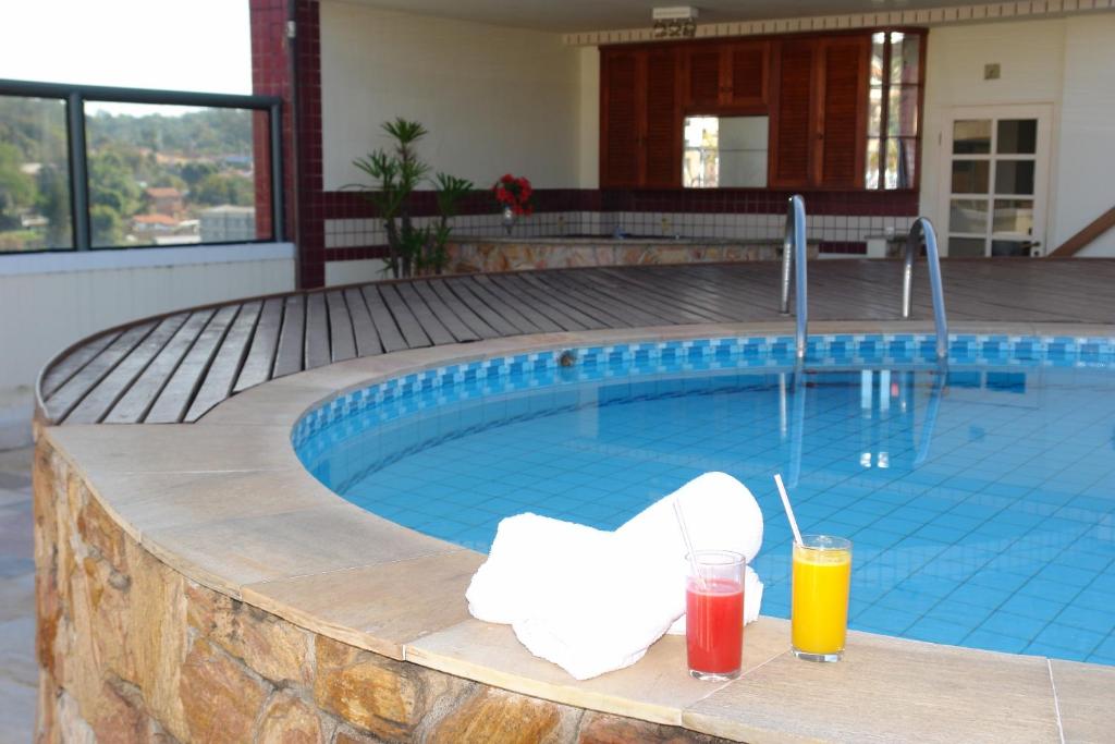 Bazén v ubytování Hotel Lopes Caxambu nebo v jeho okolí