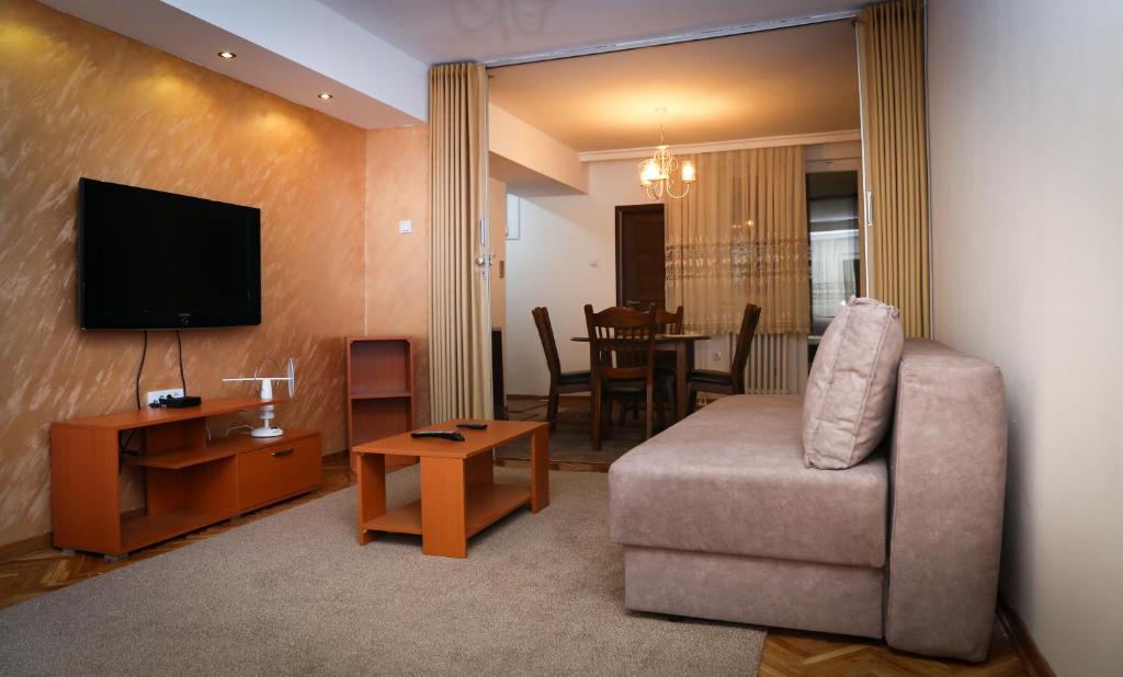 A television and/or entertainment center at Comfort Inn Apartment