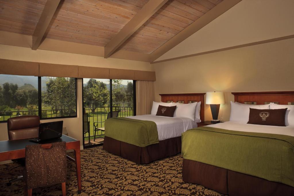 Кровать или кровати в номере Singing Hills Golf Resort at Sycuan