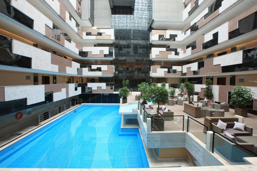 Bazén v ubytování Shenzhen Avant-Garde Hotel nebo v jeho okolí