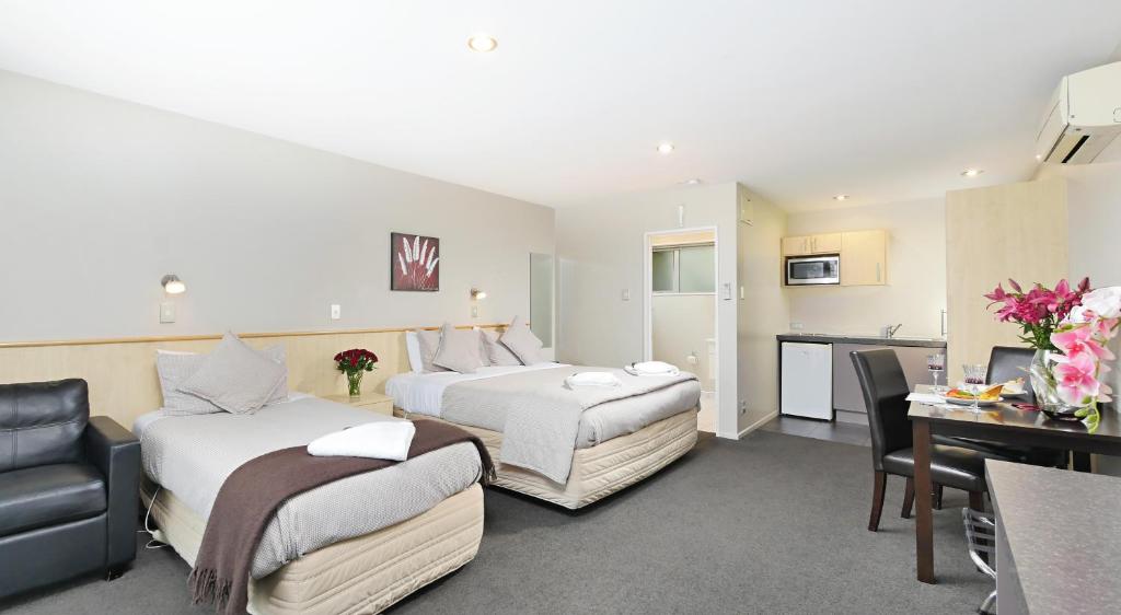 Arthur's Court Motor Lodge - Resim 33