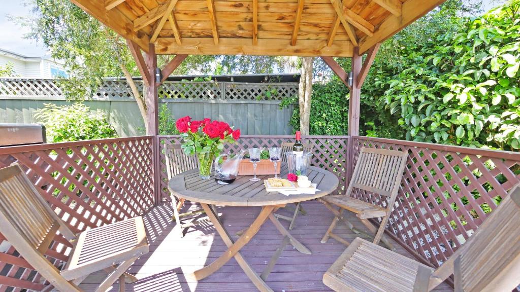 Arthur's Court Motor Lodge - Resim 36