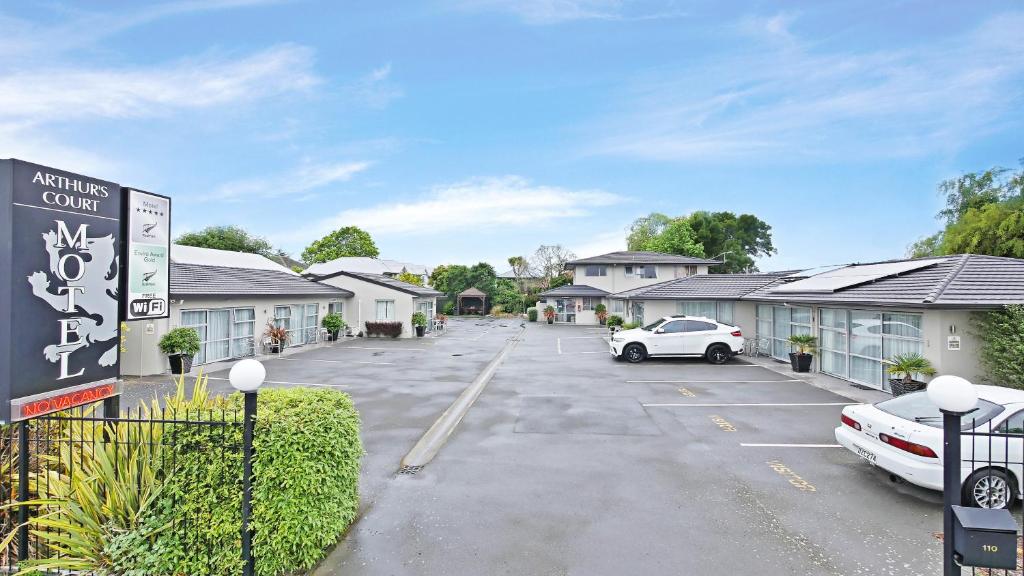 Arthur's Court Motor Lodge - Resim 37