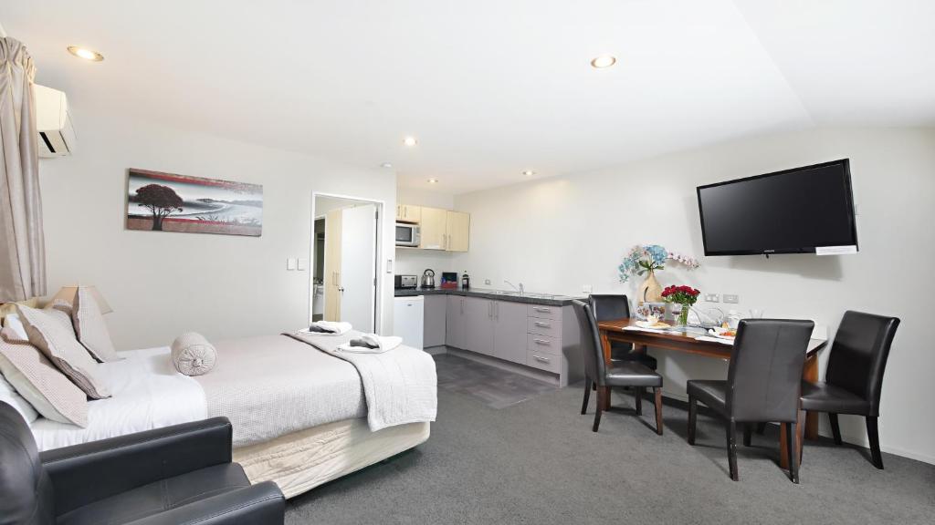 Arthur's Court Motor Lodge - Resim 39