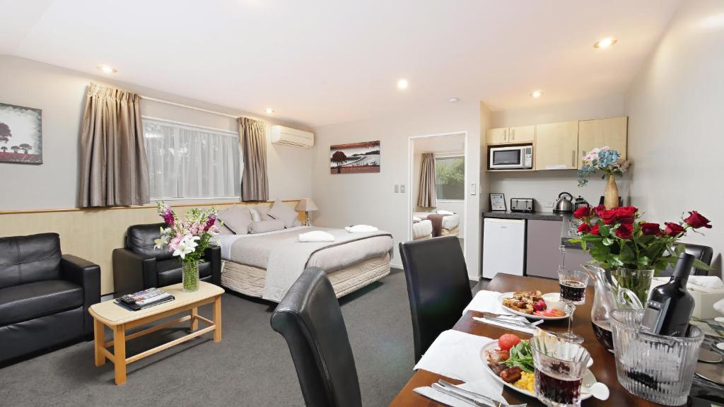 Arthur's Court Motor Lodge - Resim 21