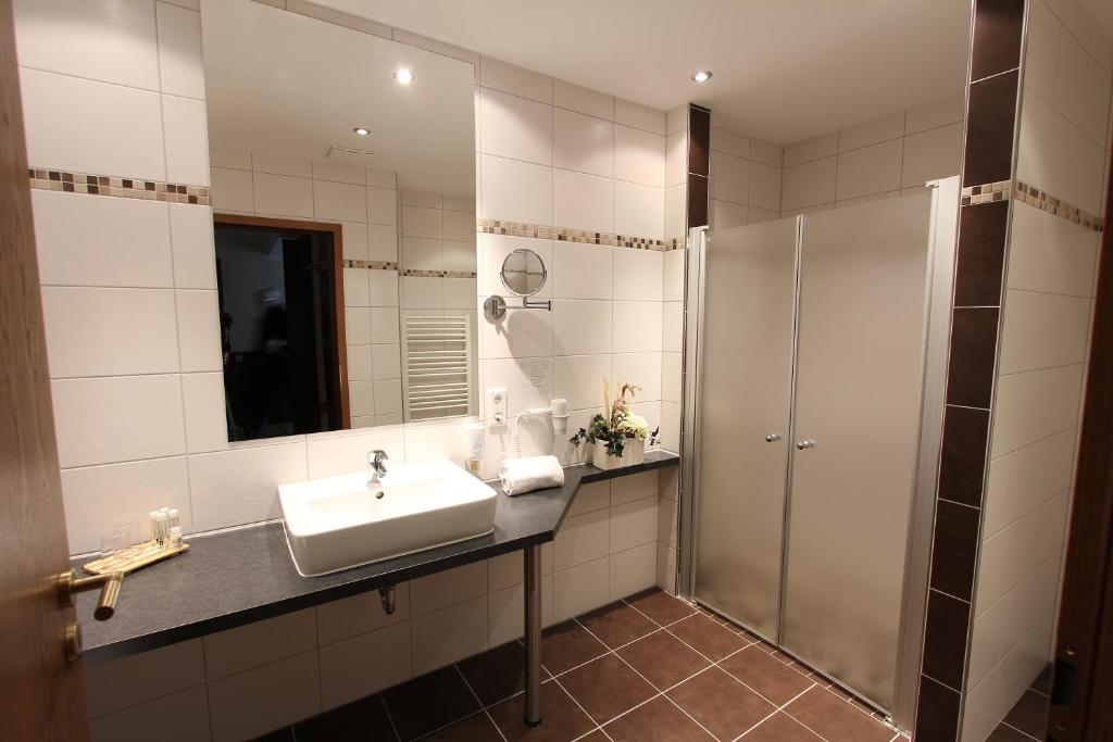Koupelna v ubytování Akzent Hotel Jonathan