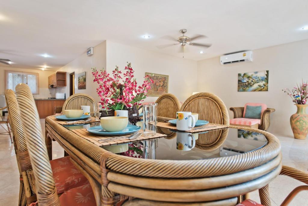 BUTTERFLY GARDEN BOUTIQUE RESIDENCES Apts and villas, A Lifestyle Destination Ex Lg 1-3 bedroom units , Full kitchen, 2 Full bathrooms, Rain shower, Spa bath, FREE BBQ, Free fast fiber optic WIFI, Staff 24-7 - Resim 31