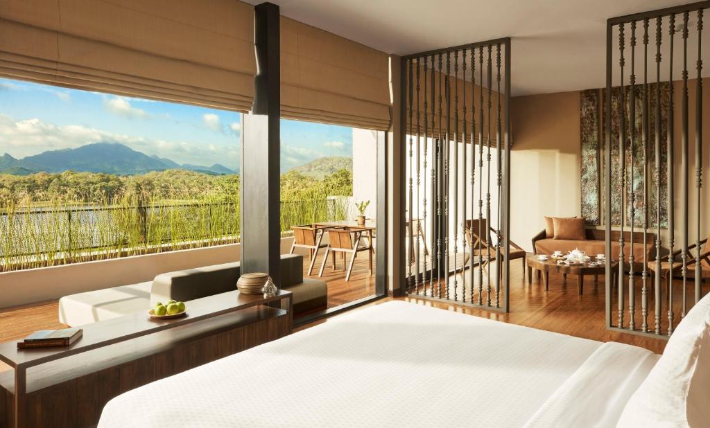Nespecifikovaný výhled na hory nebo výhled na hory při pohledu z hotelu