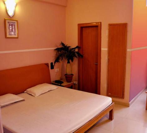 Postel nebo postele na pokoji v ubytování Hotel Queen