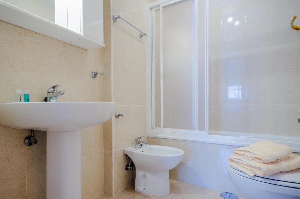 Kúpeľňa v ubytovaní Apartamentos Rotonda