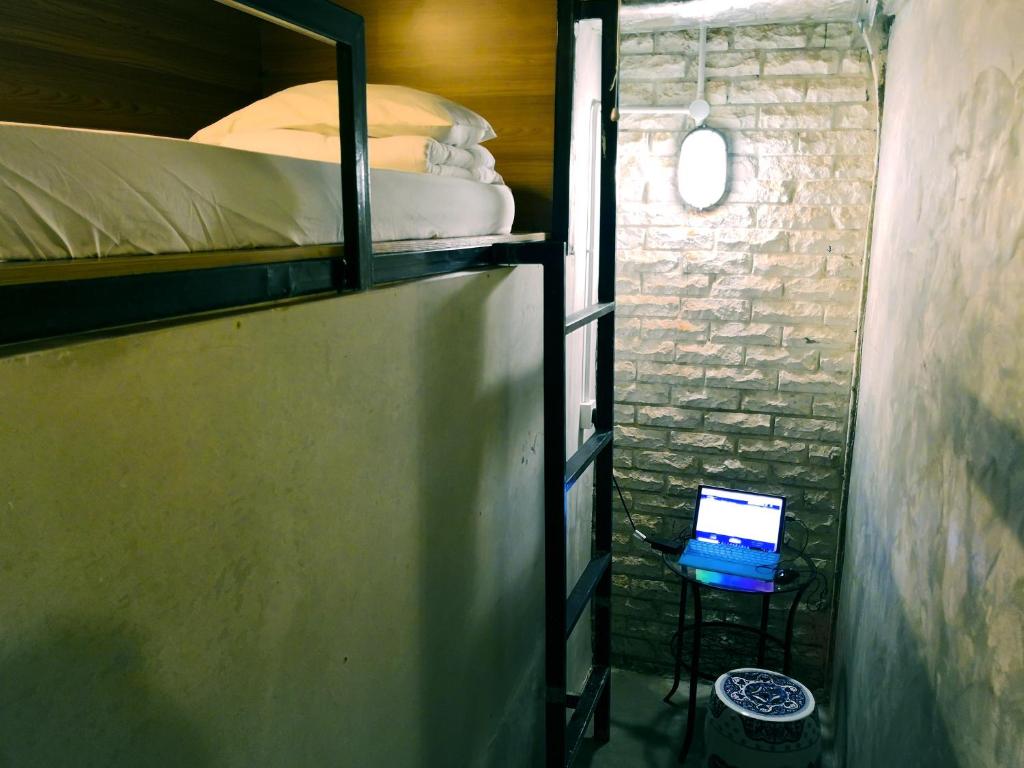 Postel nebo postele na pokoji v ubytování Chinatown Hostel by Mingle