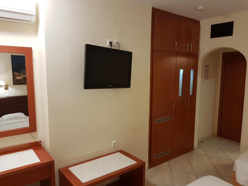 TV a/nebo společenská místnost v ubytování Liberty Hotel