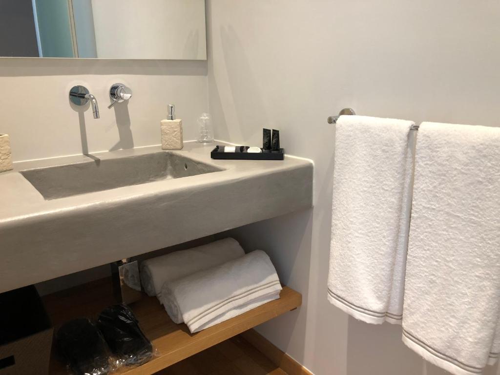 200 ROOMS & TERRACE - 19