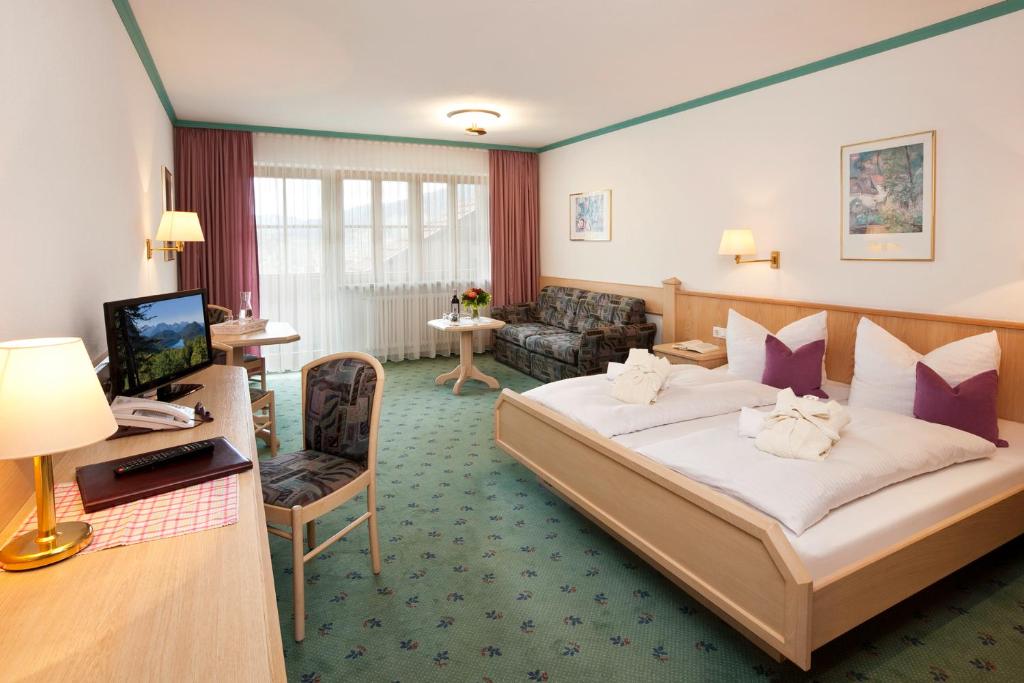 Postel nebo postele na pokoji v ubytování Hotel Berghof