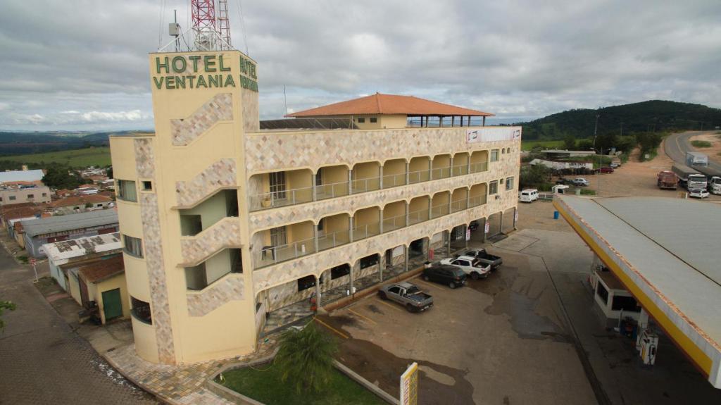 una vista aérea de un hotel väkminn en Hotel Ventania en Alpinópolis