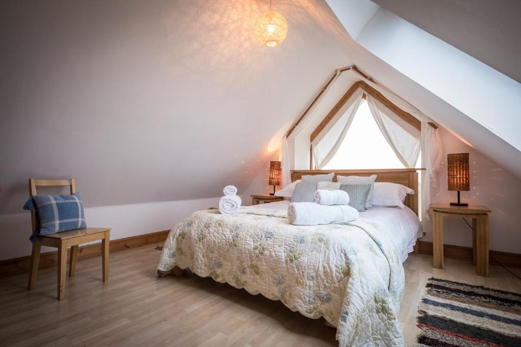 Postel nebo postele na pokoji v ubytování The Barn Culnacnoc