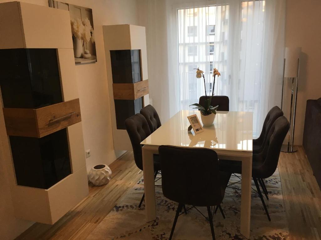 Część wypoczynkowa w obiekcie New Stylish Apartment