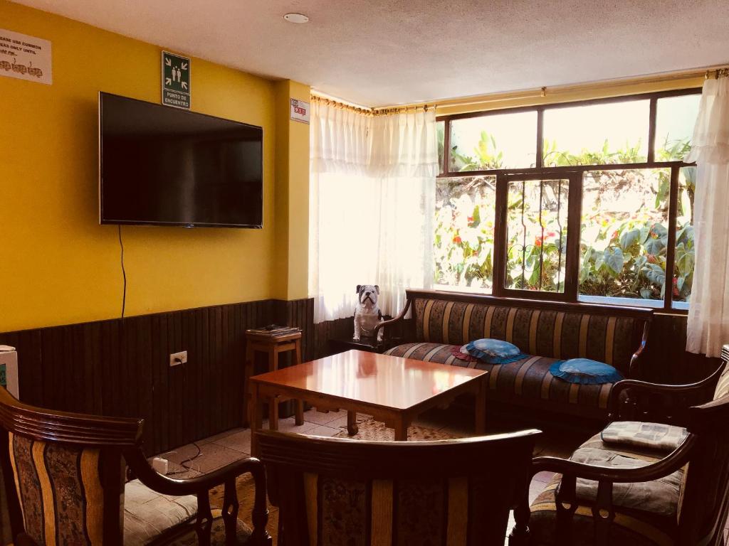 TV a/nebo společenská místnost v ubytování Hostal Princesa Maria