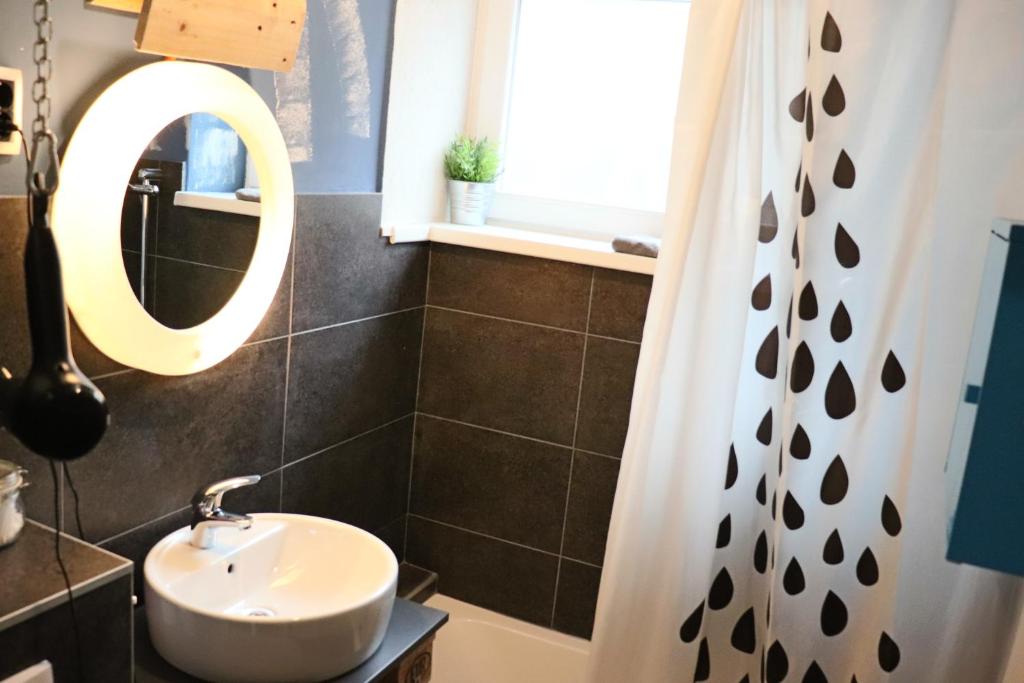 Ava apartment,speed Wi Fi,Netflix,between bus and train station