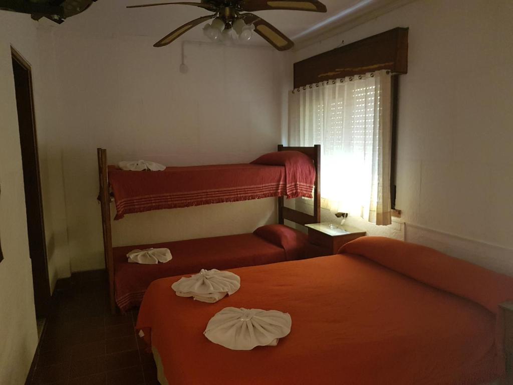 Ένα ή περισσότερα κρεβάτια σε δωμάτιο στο HOTEL Residencial Costa Azul