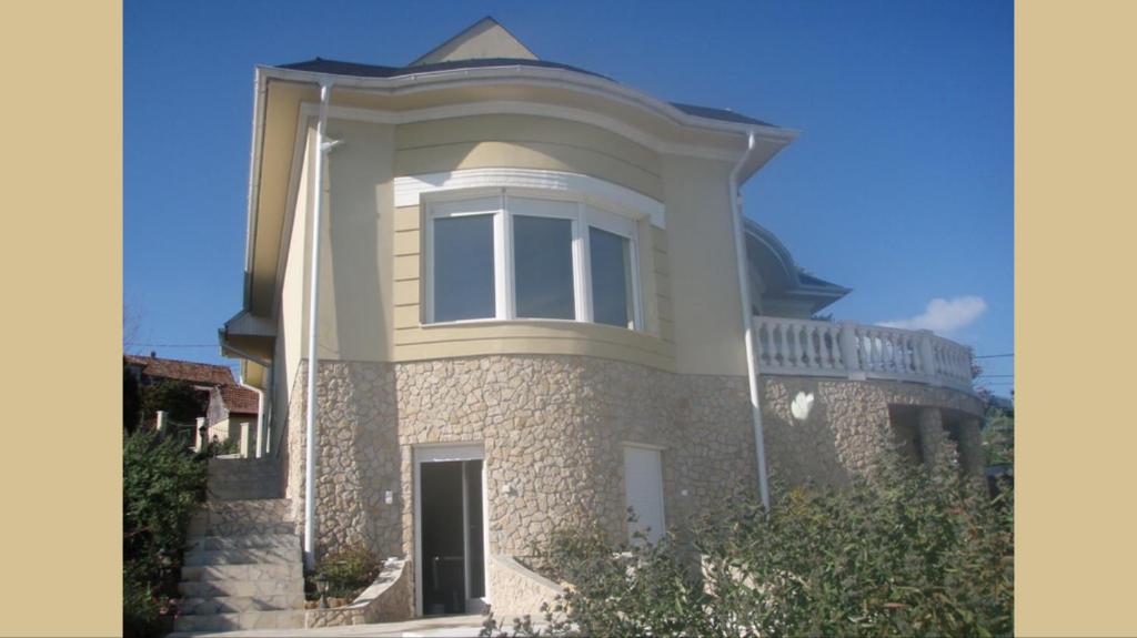 Budova, v ktorej sa apartmán nachádza
