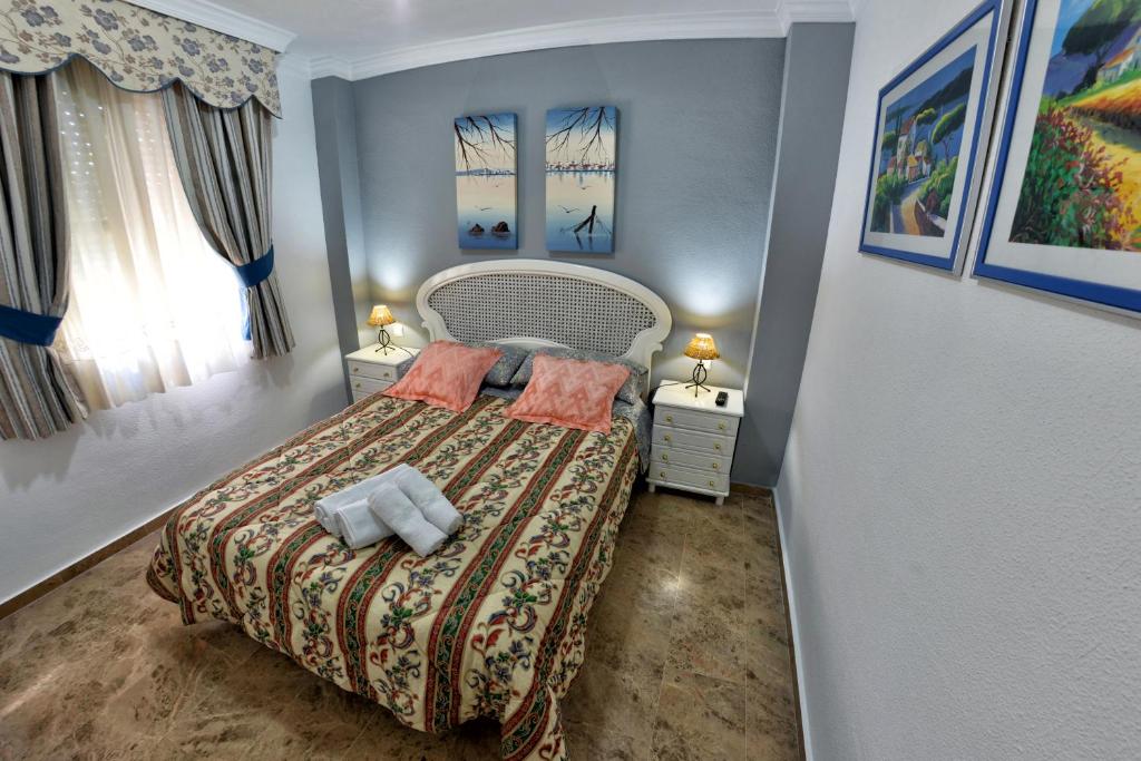 Postel nebo postele na pokoji v ubytování WonderStays Chalet El Naranjo
