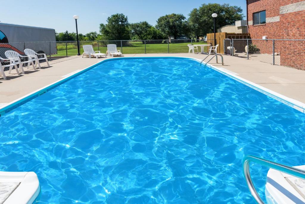 Super 8 by Wyndham Chanute - Housity